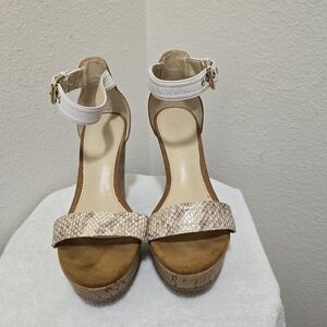 Stylish Women's Ankle Strap Sandals - White and Tan